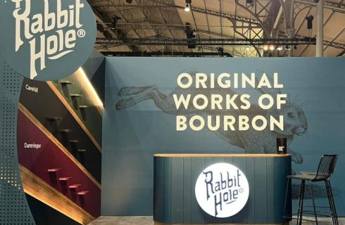 mandarine-atelier-decors-evenementiel-stand-rabbit-hole
